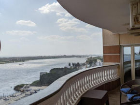 A very luxurious apartment overlooking the Nile and the Egyptian pyramids, Cairo